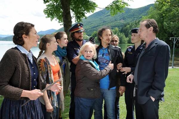 4 ženy a pohřeb - Abgesoffen (S05E01) (2013)