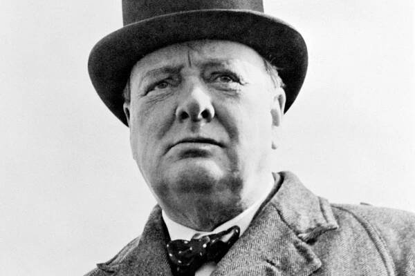 Britský premiér za druhé světové války Winston... | iROZHLAS - spolehlivé zprávy