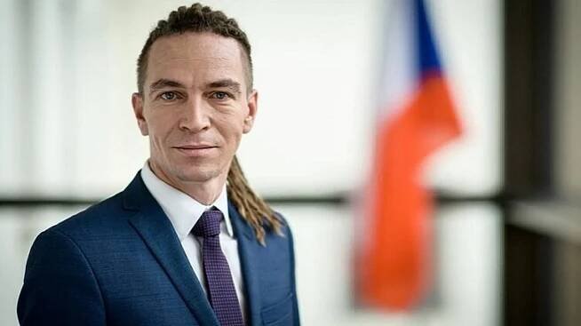Bartoš odvolán z vlády. Petr Pavel akceptoval návrh Fialy