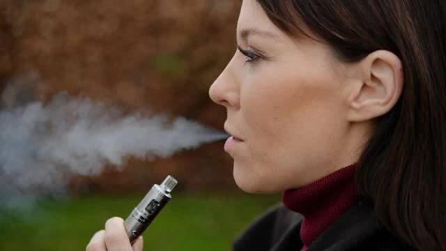 Lékař: Ani alternativy cigaret nejsou bez rizika, problémem je i závislost