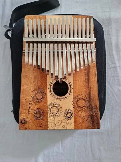 NABÍZÍM Kalimba MEINL KL1706H
