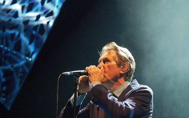 V pražském Foru Karlín vystoupil 5. června britský zpěvák Bryan Ferry.