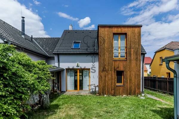 Rodinný dům s garáží a pozemkem 570 m2 v Jubilejní ulici v Nemanicích | Reality.iDNES.cz 