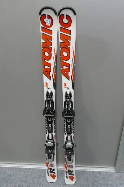 DĚTSKÉ CARVINGOVÉ LYŽE ATOMIC 4R 132cm