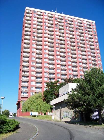 Soubor:Hotel Rhea, od východu.jpg – Wikipedie