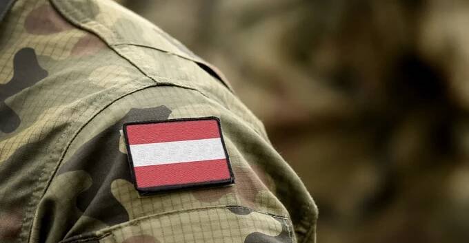 Rakouský voják se oblékal do nacistické uniformy a hajloval. V armádě zůstává - Echo24.cz