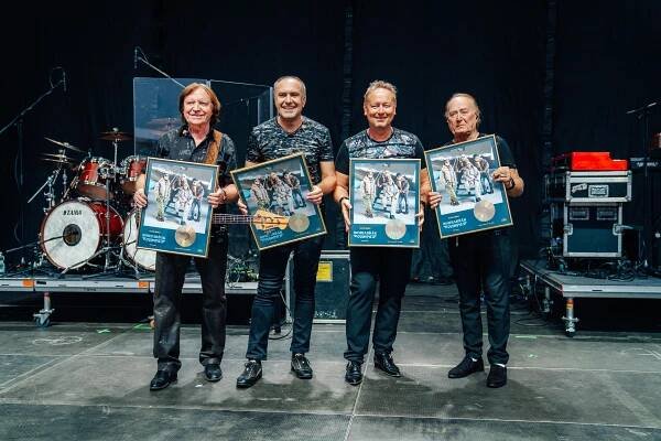 Zdravotní komplikace před festivalovým koncertem: Hvězda Eurytmics skončila v nemocnici v Liberci