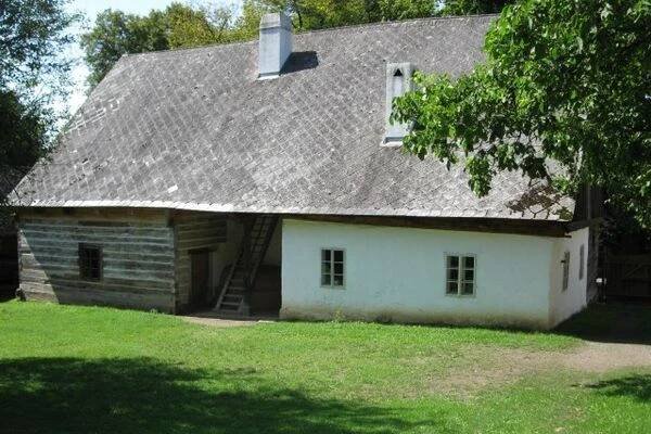 Hamousův statek ve Zbečně foto 1