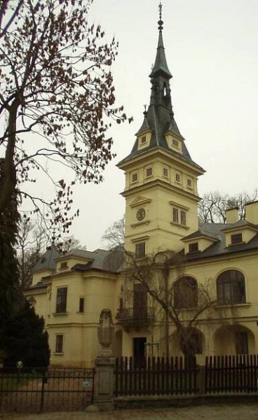 Zámek Lužany - otevírací doba, akce, ubytování, prohlídky, vstupné, foto, počasí