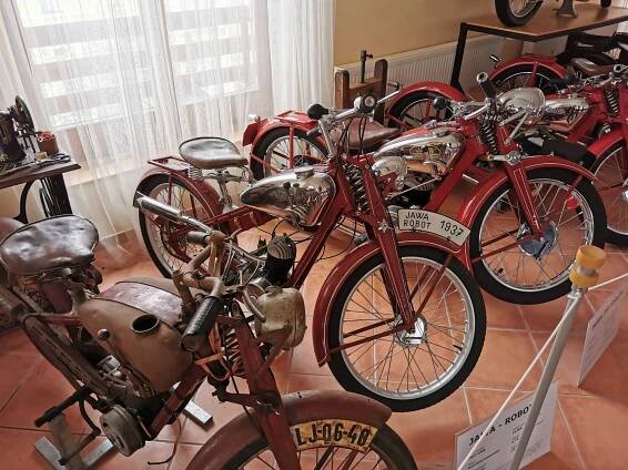 Muzeum motocyklů Křivoklát (Muzeum) • Mapy.com