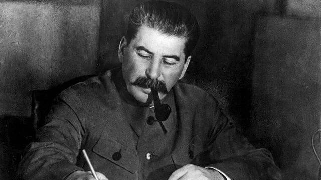 Stalin živil domněnky o přežití Adolfa Hitlera, i když znal pravdu