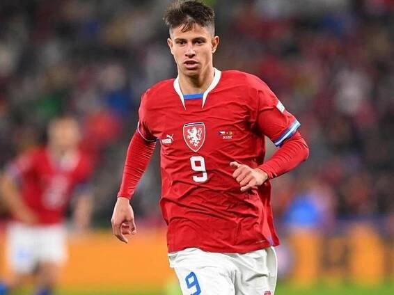 David Jurásek: Přestup do Benficy, otec trenérem