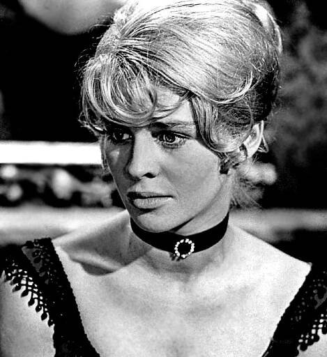 File:Julie Christie - 1965 (cropped).jpg - Wikimedia Commons