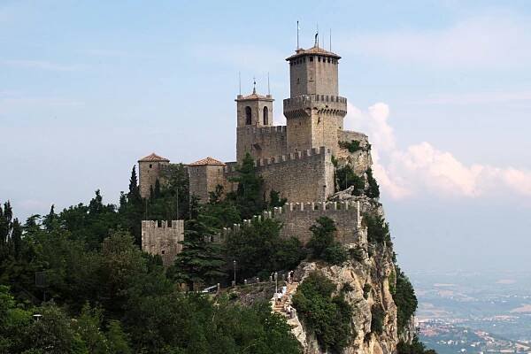 Tři pevnosti na vrcholku hory Monte Titano – nejen to nabízí malinkaté San Marino