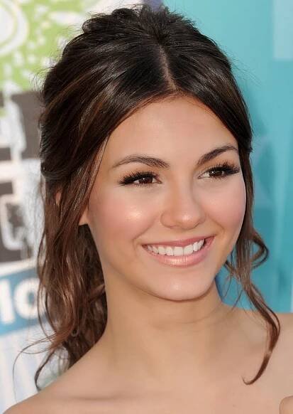 Victoria Justice Hair Pinned Back Prom