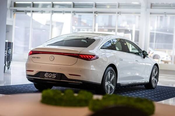 Nová výkladní skříň od Mercedesu je fascinující stroj. A to říká člověk, který nadšení pro elektromobily zrovna nesdílí