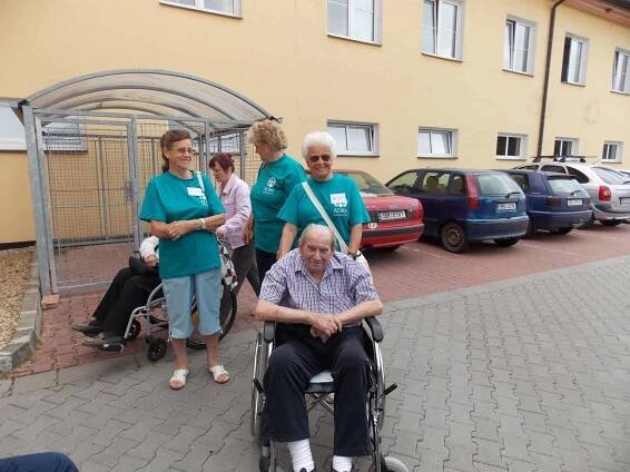 Výlet uživatelů Domova pro seniory Jevišovice do Tavíkovic - ADRA Znojmo