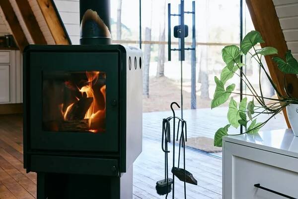 Ještě letos začne platit zákaz topení v krbech, bude ho ale možné obejít - EnergoZrouti.cz