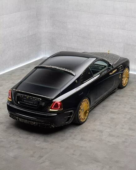 Auto pro Michala Davida: Mansory se překonalo a připravilo kolotočářský Rolls-Royce plný zlata