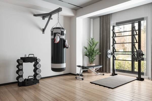 domácí posilovna s činkou, činkami, boxerskou taškou a dalším sportovním vybavením - boxovací pytel - stock snímky, obrázky a fotky