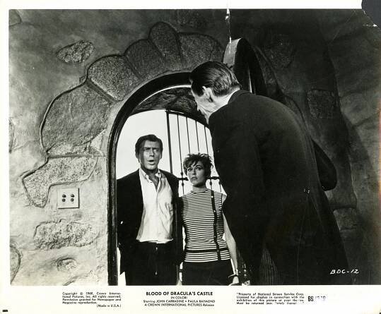 Gene Otis Shane, Jennifer Bishop, John Carradine - Blood of Dracula's Castle - Fotosky