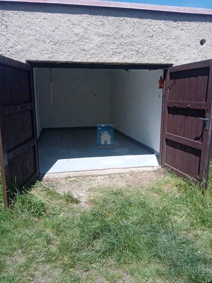 Pronájem garáže, Březnice, ulice Rožmitálská, 19 m2 | RK ADRIANA