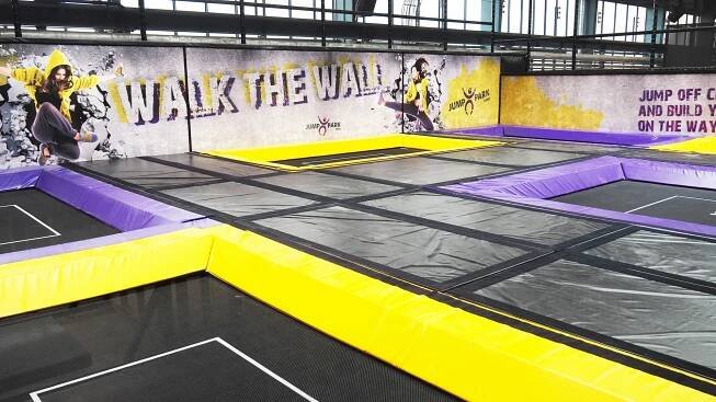 Zábavný JumpPark Brno: hodinový vstup na trampolíny pro děti i dospělé