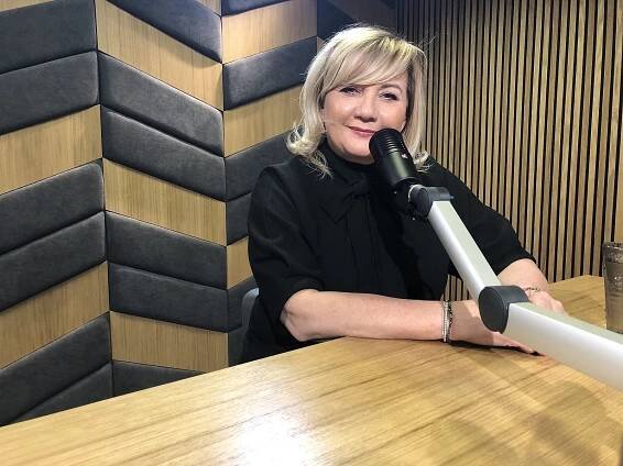 Alena Schillerová: Filtry používám, ale nechci ze sebe dělat dvacítku. Řeknu vám, jak to bylo s pávem - Expres.cz