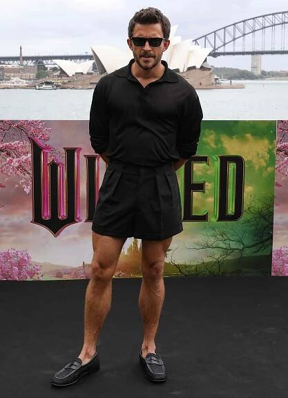 JONATHAN BAILEY poses for a photocall for the Australian Premiere of 'Wicked' on November 05, 2024 in Sydney, NSW Australia