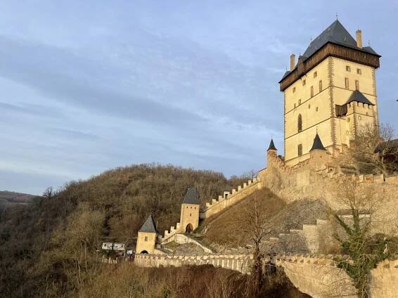 Ze Srbska k Bubovickým vodopádům a na Karlštejn