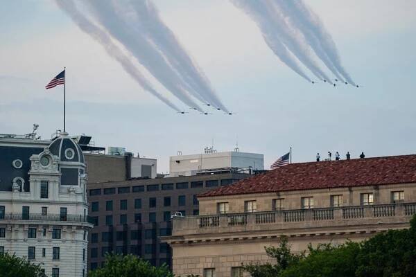 Trump o Dni nezávislosti zmínil porážku marxistů i potírání viru. A Kolumbus šel k zemi