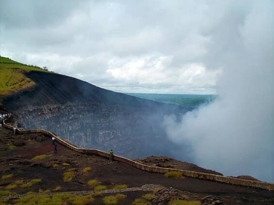 Soubor:Volcán Masaya crater 2 - Nicaragua.jpg – Wikipedie