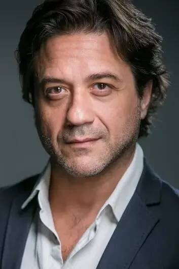Enrique Arce herec