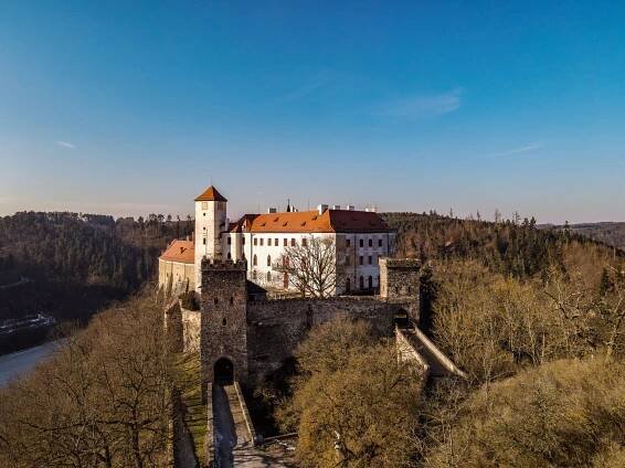 Hradozámecká noc na Znojemsku: Bítov ukáže mučírnu, Vranov láká na západ slunce