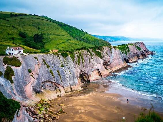 Dare to walk along the impressive cliffs in the Basque Country