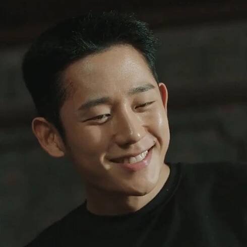 Jung Hae In 32