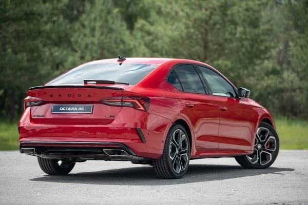 Nová Škoda Octavia RS do detailu: Pro řidiče je tu hlavně zážehová verze