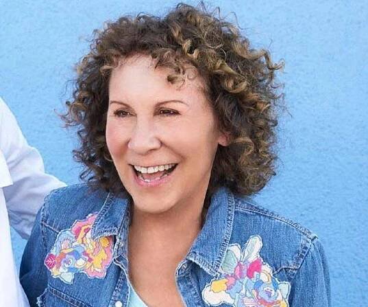 Rhea Perlman Biography - Facts, Childhood, Family Life & Achievements