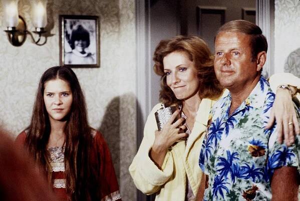 Dick Van Patten, Harried Father on ‘Eight Is Enough,’ Dies at 86