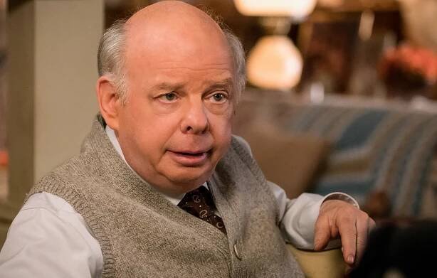 Malý Sheldon - Stoprocentní skóre a opékání nad kahanem - Z filmu - Wallace Shawn