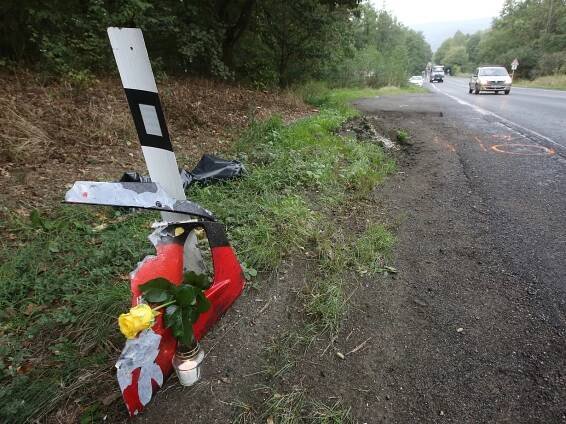 Policisté pátrají po vozidle, které ujelo z místa tragické nehody u Chlumce