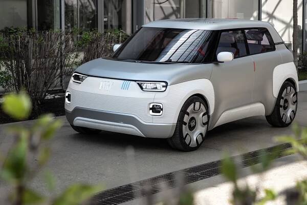 Fiat čeká elektrické znovuzrození. Chce být lidovou Teslou a italským Citroënem
