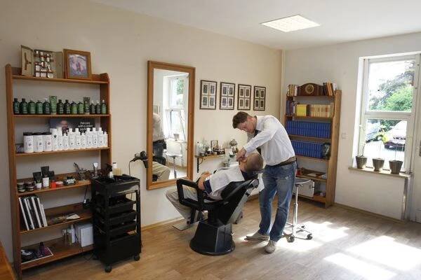 Robert's barber shop - holičství