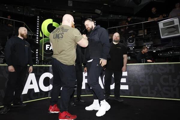 Turnaj Clash se blíží: Senzace alias duel obrů a téměř 300 kilo živé váhy nebude. Do hry vstoupila kontroverzní náhrada