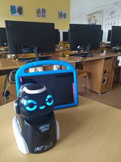 Využití programovatelného robota Artie Max v hodinách informatiky – 8. třída - ZŠ Dyjákovice