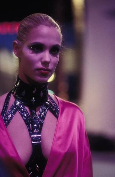 Showgirls - Z filmu - Elizabeth Berkley