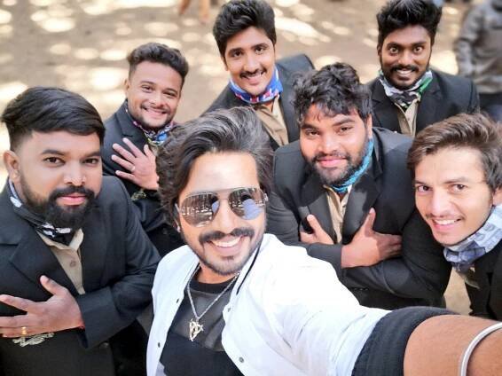 Vishnu Vishal Selfie With Group Dancers