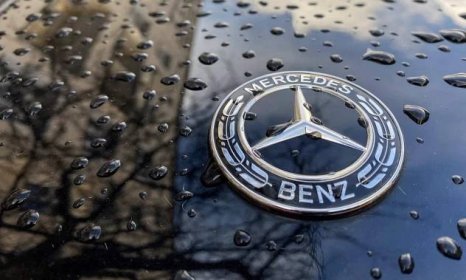 Mercedes-Benz issues global recall of one million older cars