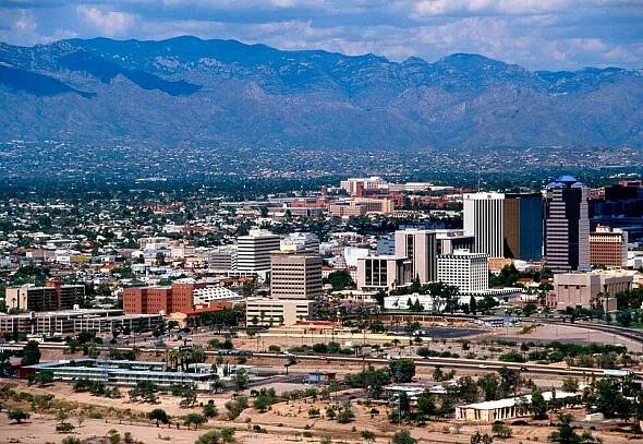 Soubor:CatalinasAndTucsonAZ.jpg – Wikipedie