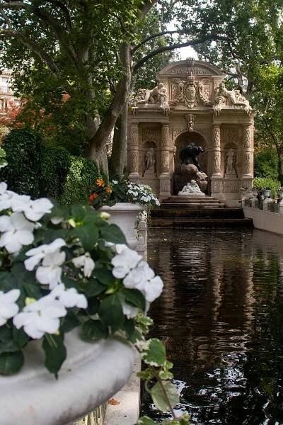 Image of the Medici Fountain Jardin du Luxembourg Paris
